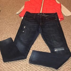 American Eagle dark distressed jegging